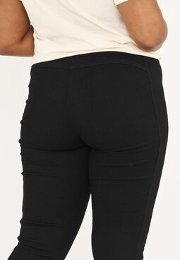 Serene Slim Short -housut, musta