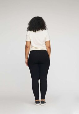 Serene Slim Short -housut, musta
