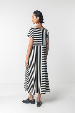 Aida Stripes -mekko, mustavalkoinen