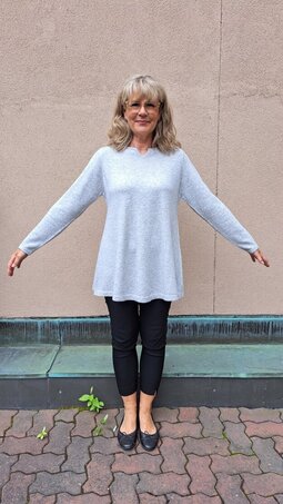 Tara Knit -neuletunika, vaalean harmaa