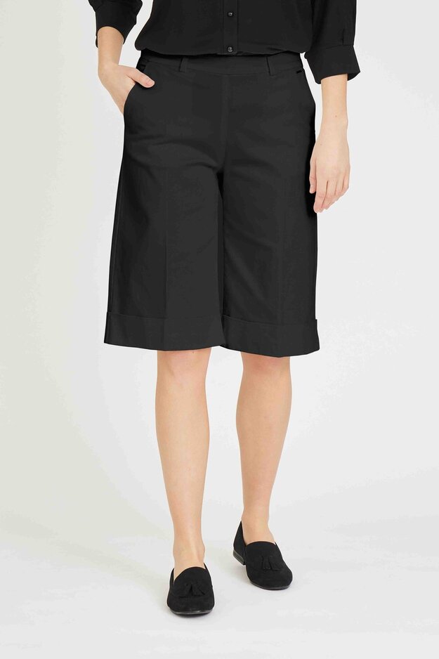 Phoebe Turn-Up Loose Shorts
