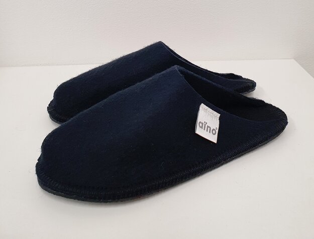 Unelias wool slippers